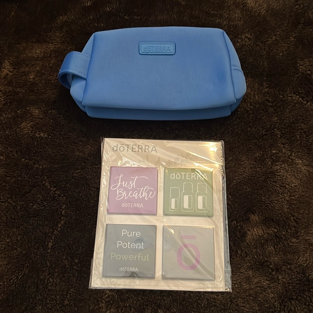 NWOT - 💜💧DoTERRA Blue Oil Holder💙🩵💙 bundled with 4 DoTERRA Magnets 🧲